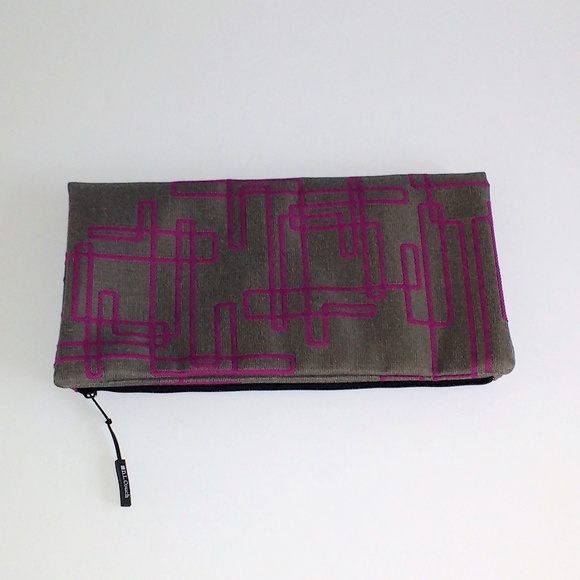 *D.L. Couch Gray with Fuchsia Linear Design Bag - Picture 1 of 6
